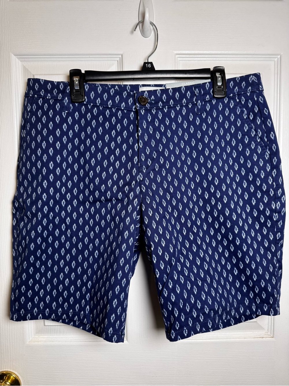 Liz Claiborne NWT Navy Blue Ikat Bermuda Shorts Classic 14P Petite 9 Inch